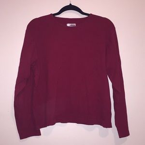 Long-sleeved red shirt